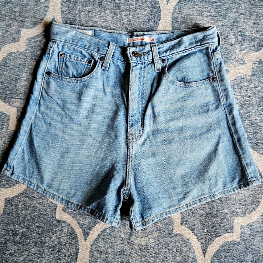 Levi High Loose Short Size 28